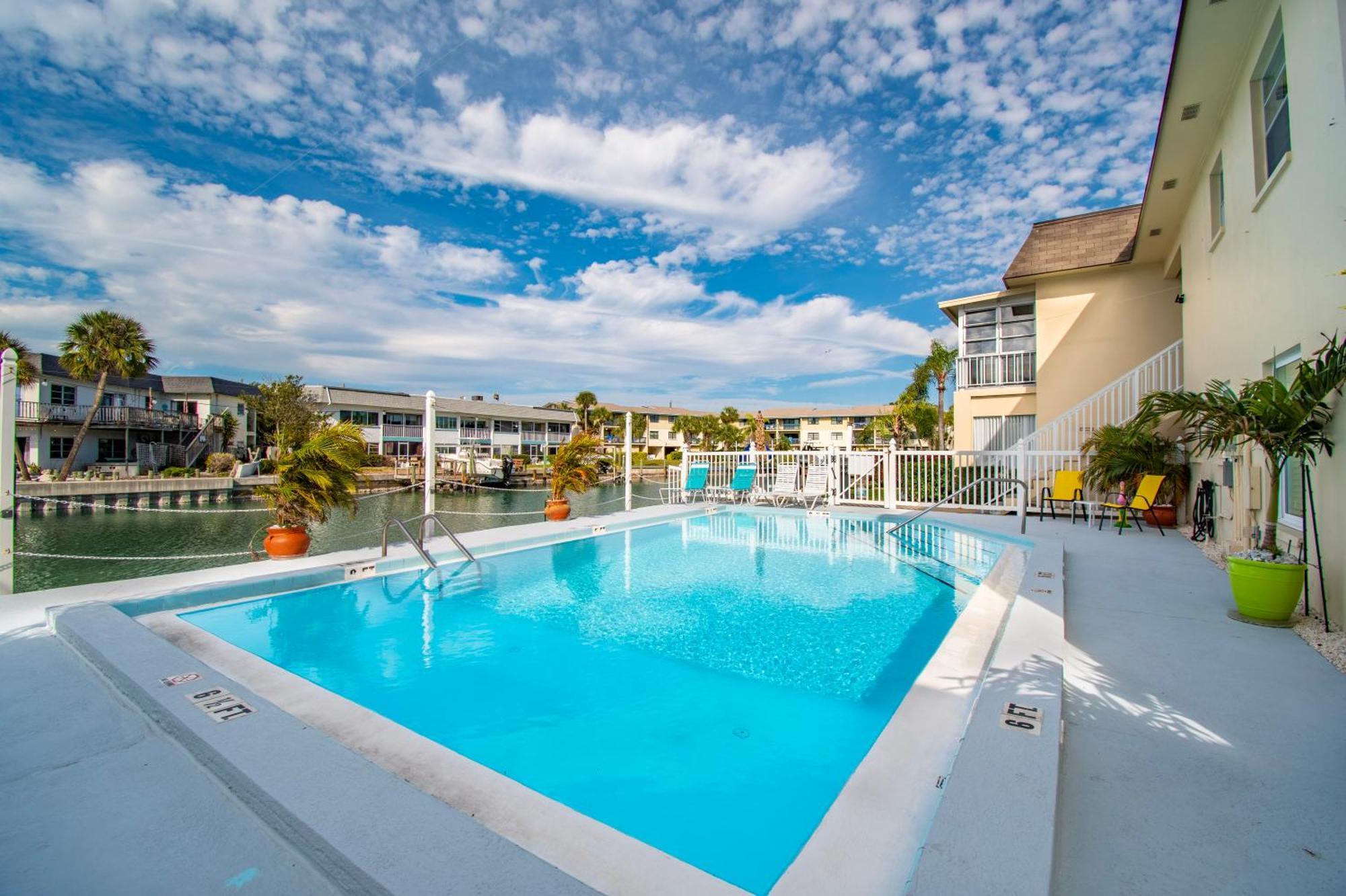 Funshine Pointe Capri Apartment *